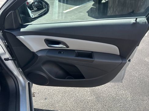 Used 2013 Chevrolet Cruze LS FWD image 25