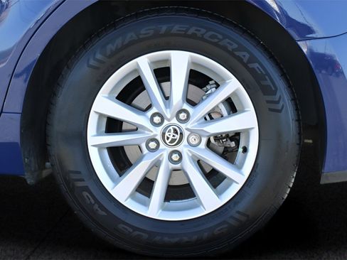 Used 2025 Toyota Camry LE image 9