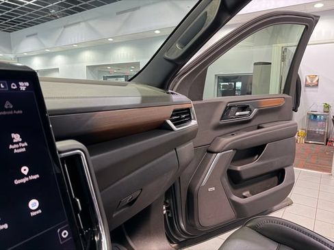 Used 2025 GMC Yukon XL Denali w/ Sun & Power Step Package AWD/4WD image 25