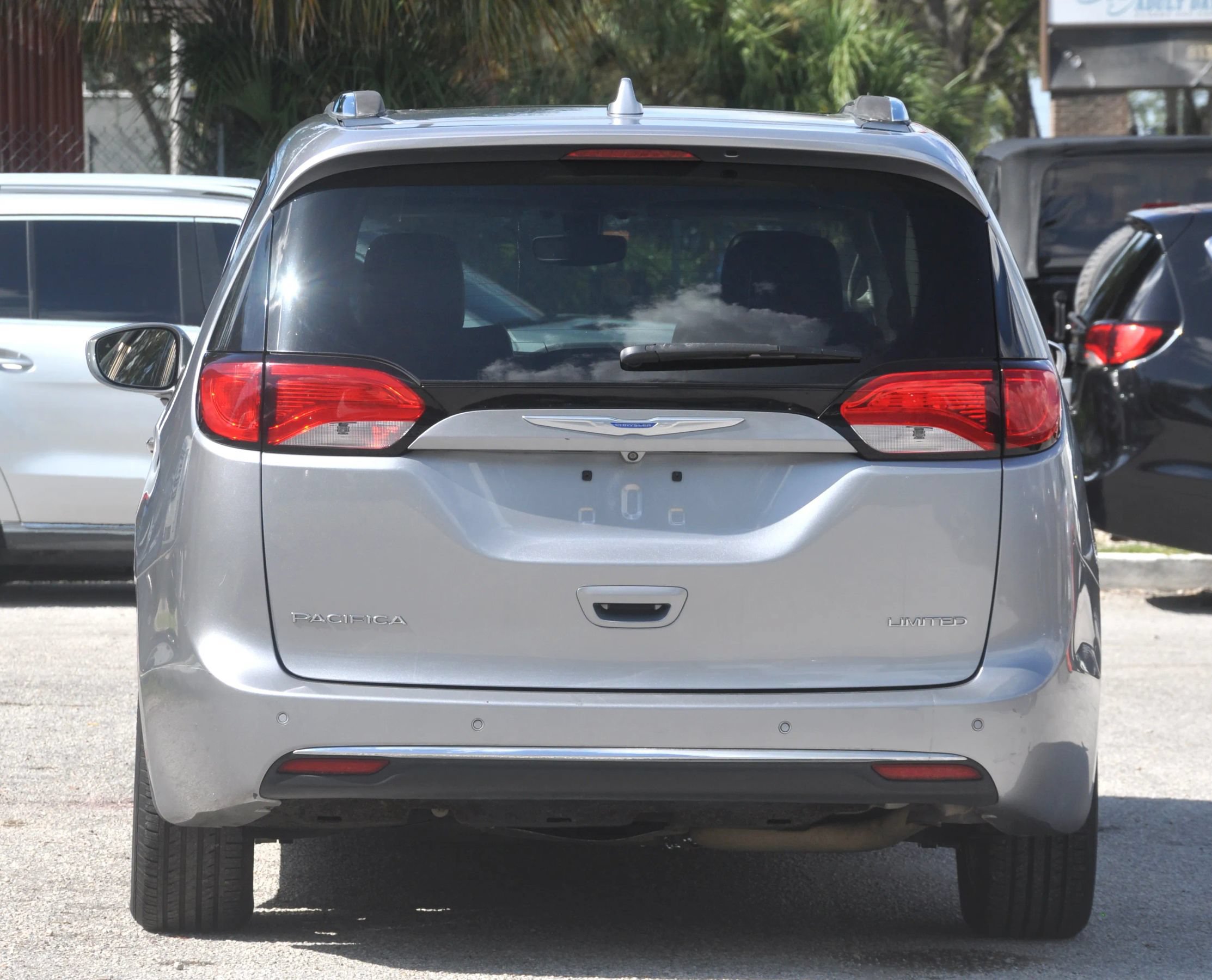 Used 2018 Chrysler Pacifica Limited FWD image 27