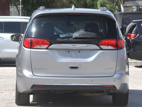 Used 2018 Chrysler Pacifica Limited FWD image 27