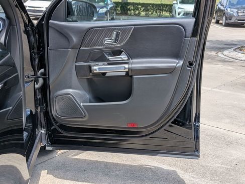 Used 2025 Mercedes-Benz GLB 250 image 20