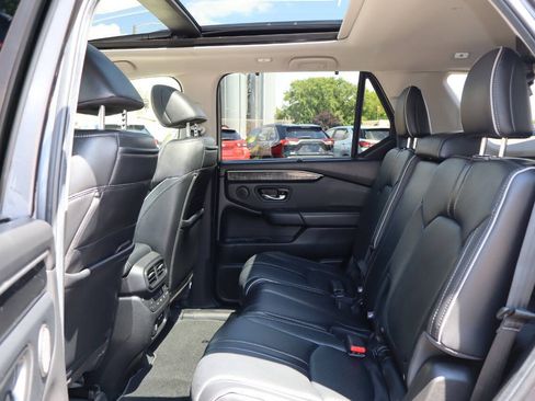 Used 2025 Honda Pilot Elite image 15