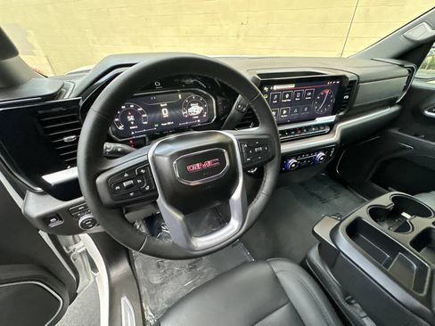 Used 2026 GMC Sierra 1500 SLT AWD/4WD image 9