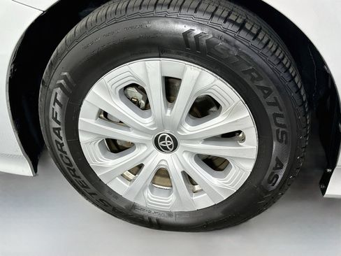 Used 2022 Toyota Prius L Eco FWD image 30