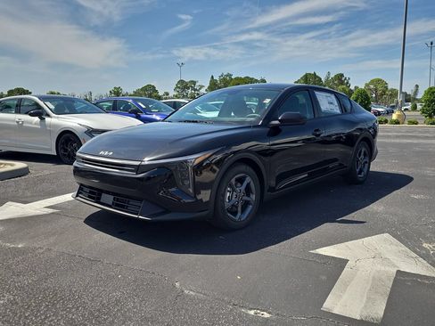 New 2026 Kia K4 FWD image 3