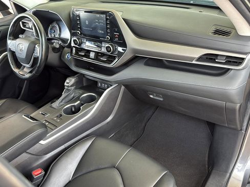 Used 2022 Toyota Highlander XLE image 29