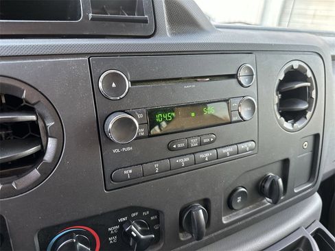 Used 2013 Ford E-350 and Econoline 350 XLT image 16