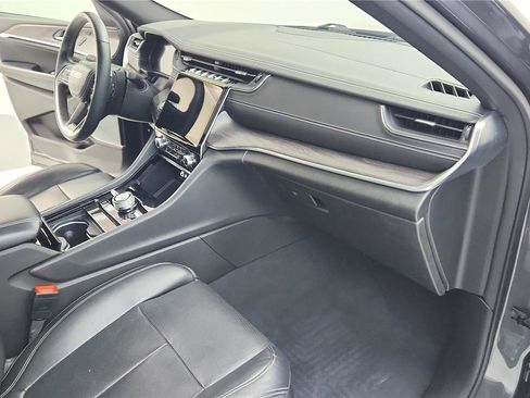 Used 2022 Jeep Grand Cherokee Overland w/ Luxury Tech Group IV image 35