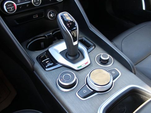 Used 2022 Alfa Romeo Giulia Ti image 21