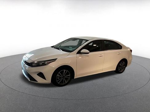 Used 2024 Kia Forte LXS FWD image 9