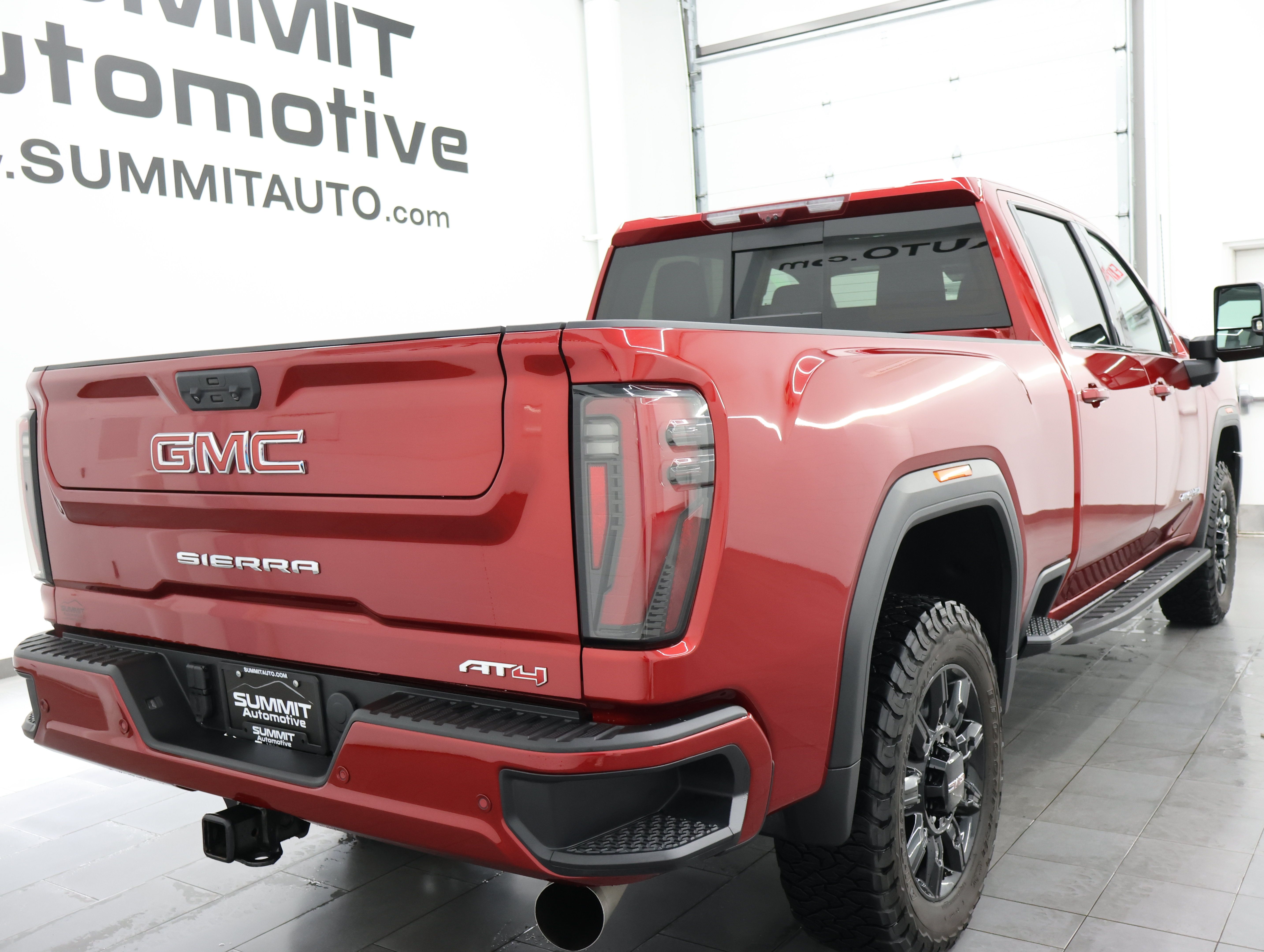 Used 2025 GMC Sierra 2500 AT4 w/ AT4 Premium Plus Package AWD/4WD image 4