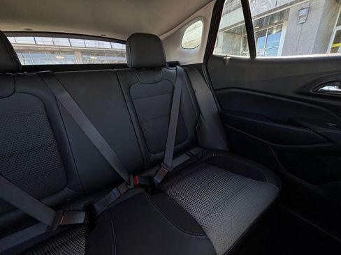 Used 2025 Chevrolet Trax LT image 36