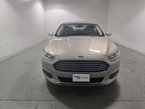 Used 2016 Ford Fusion SE w/ SE Cold Weather Package FWD image 2