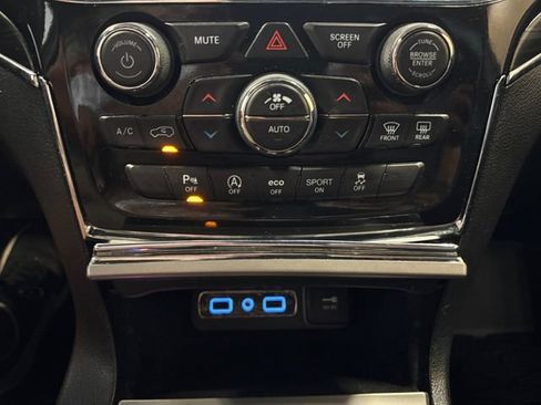 Used 2022 Jeep Grand Cherokee Limited AWD/4WD image 22