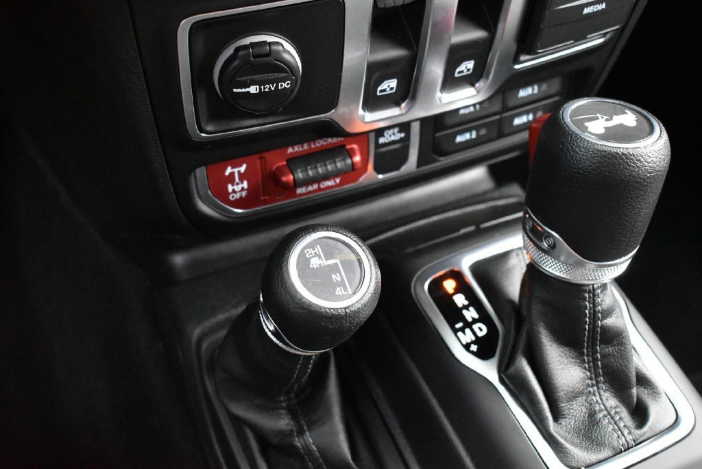 Used 2025 Jeep Wrangler Sport AWD/4WD image 24