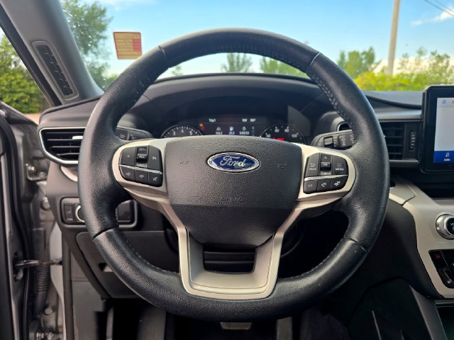 Used 2024 Ford Explorer XLT w/ Equipment Group 202A AWD/4WD image 29