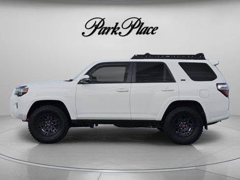 Used 2020 Toyota 4Runner SR5 Premium image 2