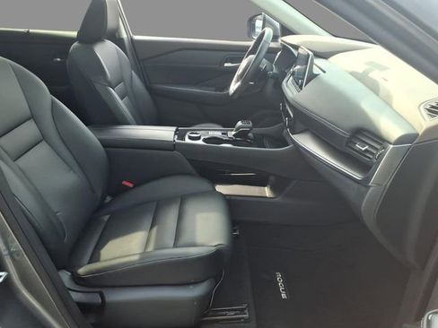 Used 2023 Nissan Rogue SV w/ SV Premium B Package image 13