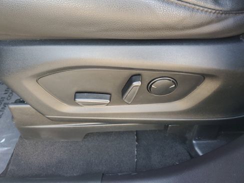 Used 2022 Ford Explorer Limited w/ Equipment Group 301A image 13