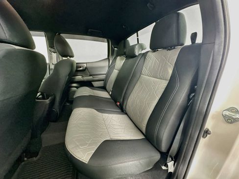Used 2022 Toyota Tacoma TRD Sport AWD/4WD image 23