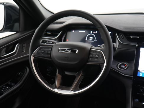 Used 2024 Jeep Grand Cherokee L Limited w/ Black Appearance Package AWD/4WD image 16