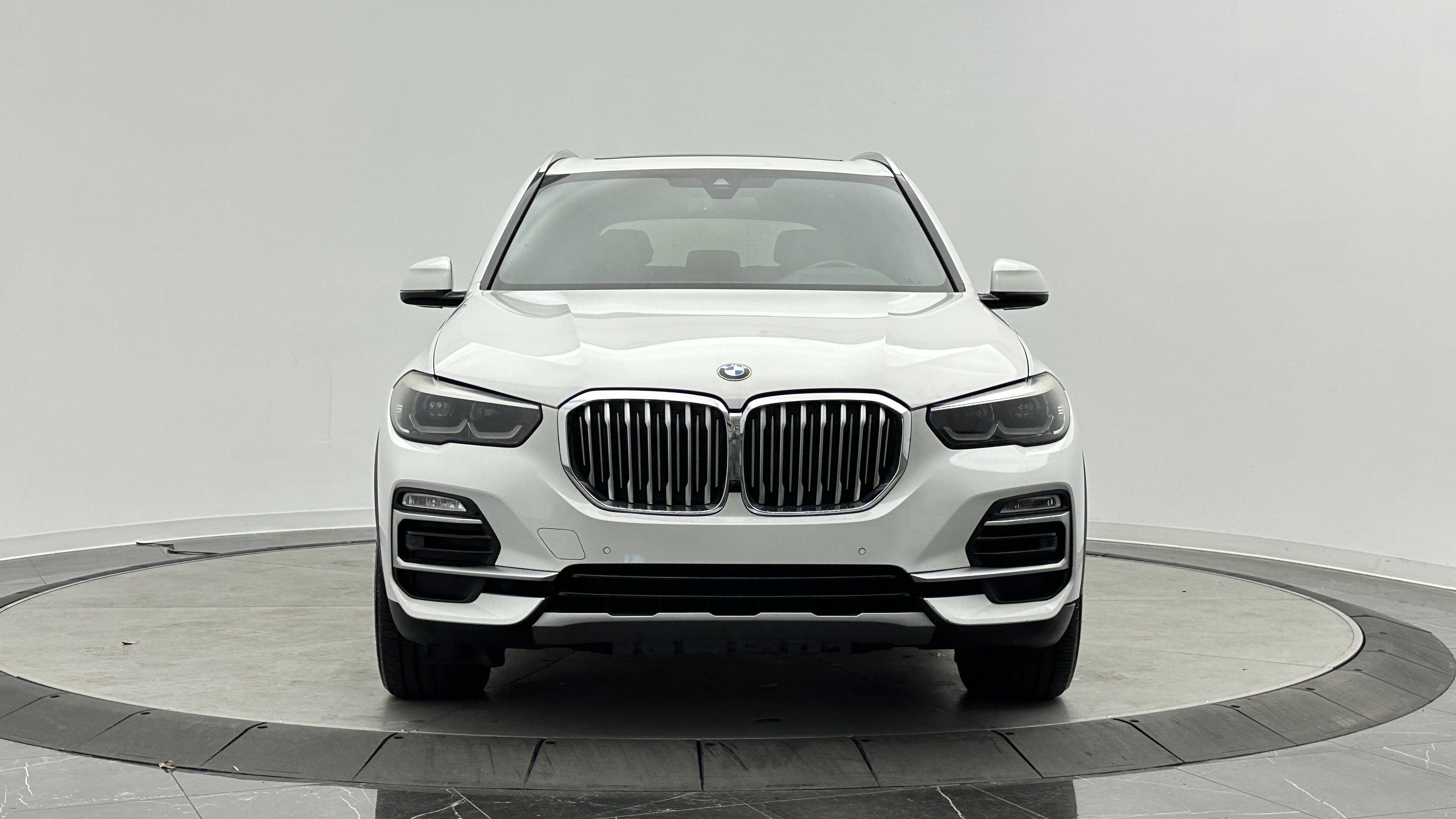 Used 2019 BMW X5 xDrive40i w/ Convenience Package AWD/4WD image 2