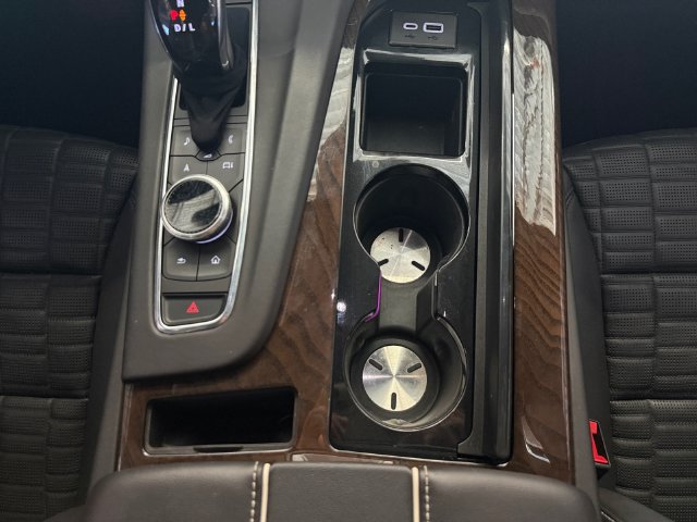Used 2024 Cadillac Escalade Sport Platinum w/ LPO, ONYX Package AWD/4WD image 11
