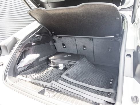 Certified 2025 Porsche Macan 4S Electric AWD/4WD image 25