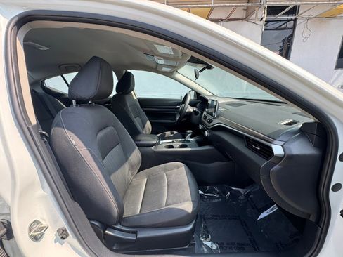 Used 2025 Nissan Altima 2.5 SV FWD image 10