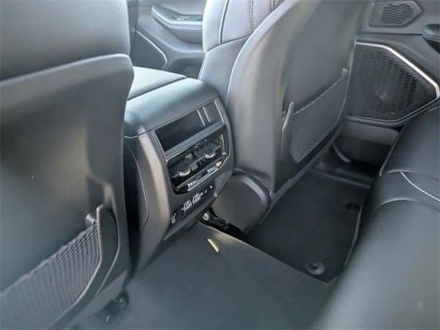 New 2025 Jeep Grand Cherokee Limited RWD image 18