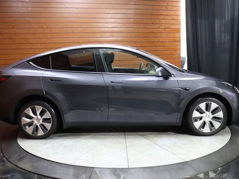 Used 2023 Tesla Model Y Long Range image 14