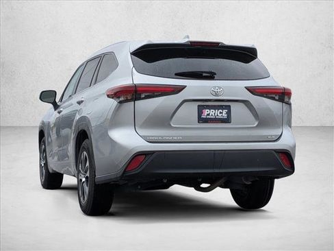 Used 2024 Toyota Highlander XLE image 8