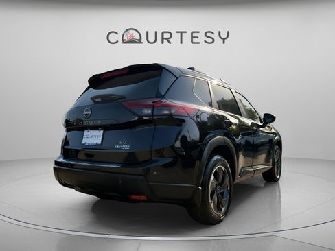 Certified 2024 Nissan Rogue SV w/ SV Premium Package image 5