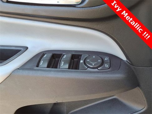 Used 2018 Chevrolet Equinox LS image 23