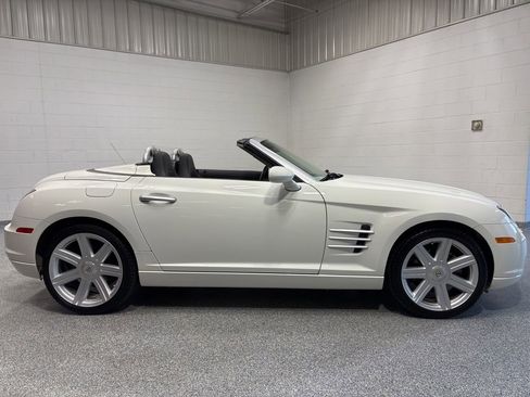 Used 2006 Chrysler Crossfire Limited RWD image 9