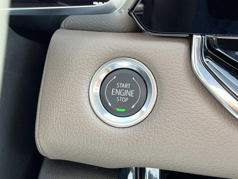 Used 2025 GMC Canyon Denali image 36