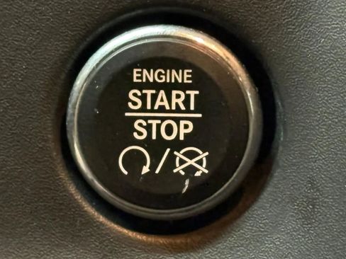 Used 2011 Dodge Challenger R/T image 12