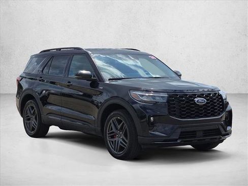 Used 2025 Ford Explorer ST-Line w/ ST-Line Street Pack AWD/4WD image 3