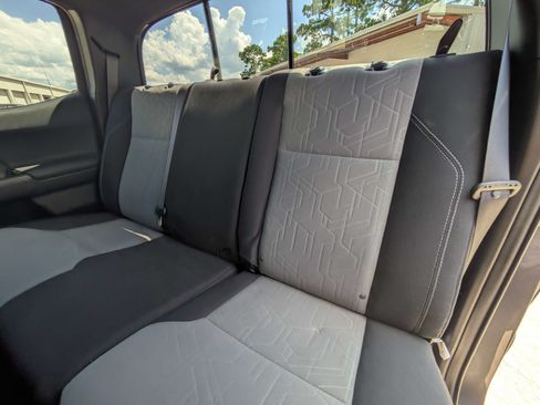 Used 2021 Toyota Tacoma TRD Off-Road AWD/4WD image 7