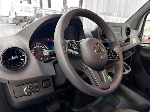 Used 2023 Mercedes-Benz Sprinter 2500 image 10