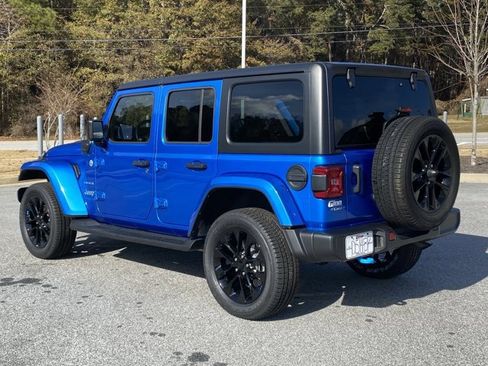 Used 2022 Jeep Wrangler Unlimited Sahara w/ Cold Weather Group image 6