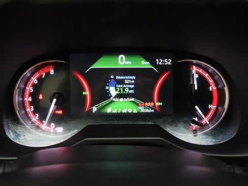 Used 2025 Toyota RAV4 XLE FWD image 38