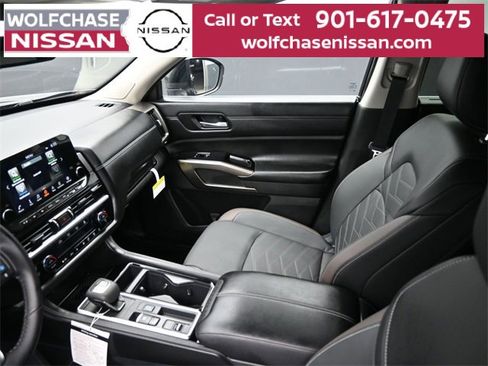 Used 2025 Nissan Pathfinder Platinum w/ Cargo Package image 18