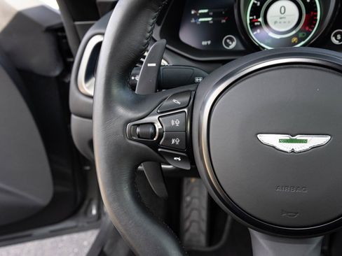 Used 2023 Aston Martin V8 Vantage Coupe image 35