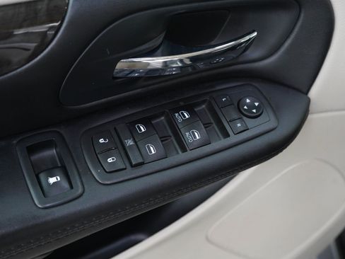 Used 2019 Dodge Grand Caravan SE FWD image 20