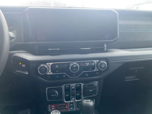 Used 2025 Jeep Wrangler Unlimited Rubicon 4xe image 8