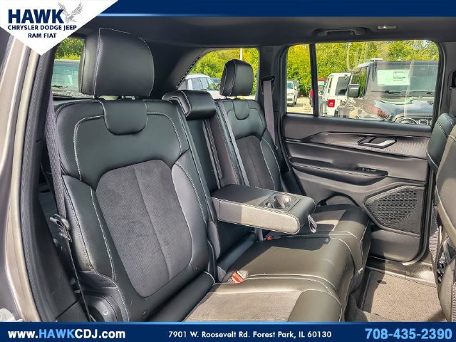 Certified 2025 Jeep Grand Cherokee Altitude AWD/4WD image 29
