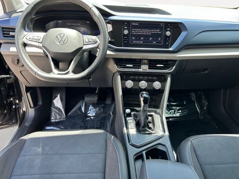 Used 2023 Volkswagen Taos SE FWD image 3