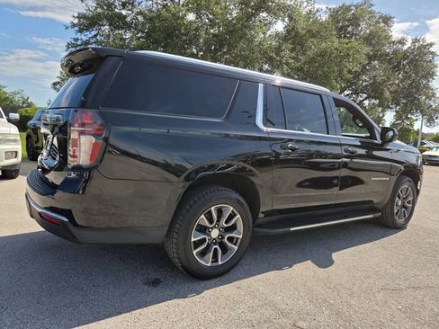 Used 2021 Chevrolet Suburban LT RWD image 7
